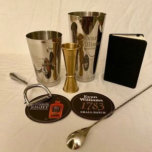 Evan Williams Whisky/Domaine De Canton liqueur bar set